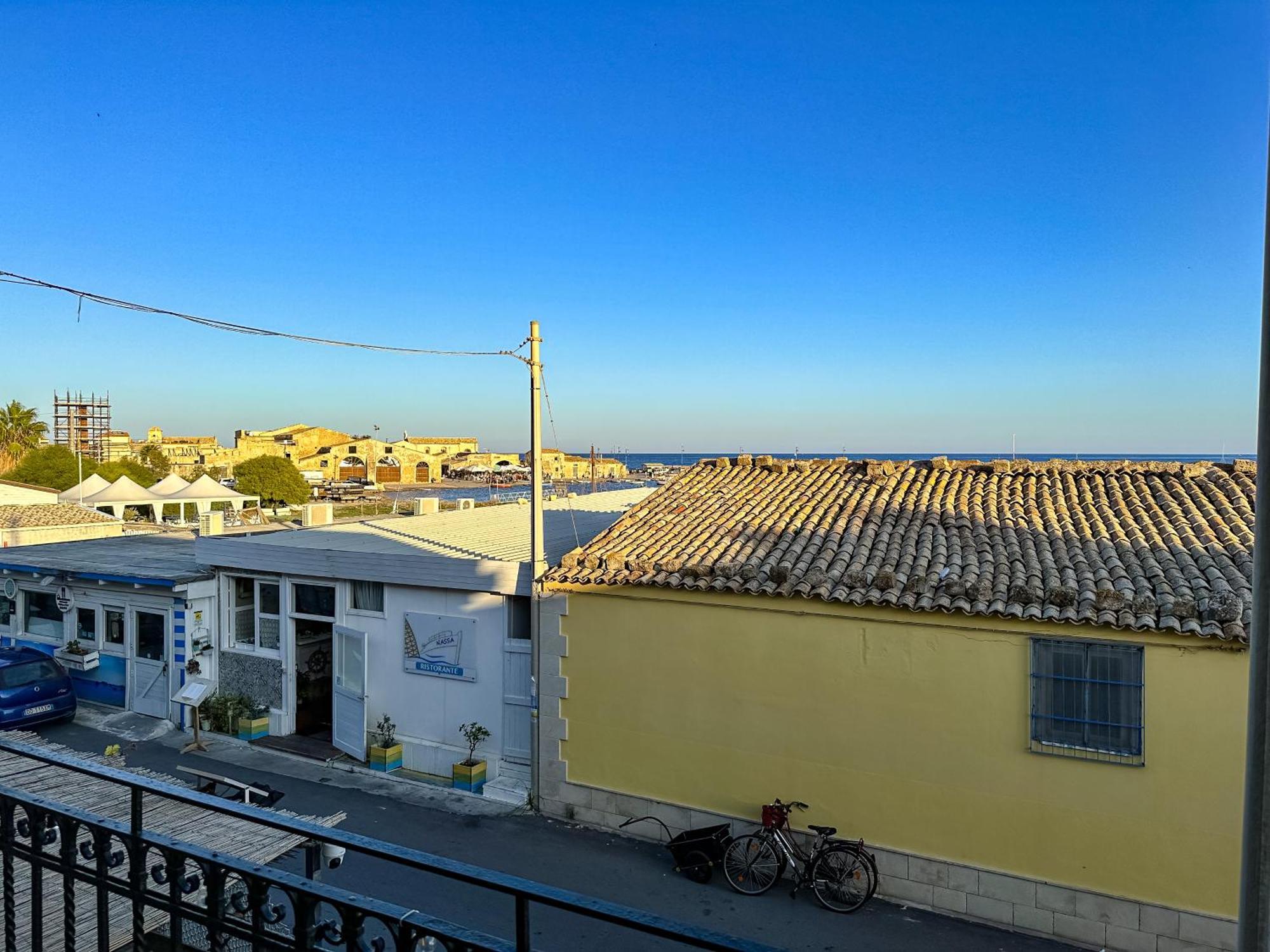 Calauriia Apartment *